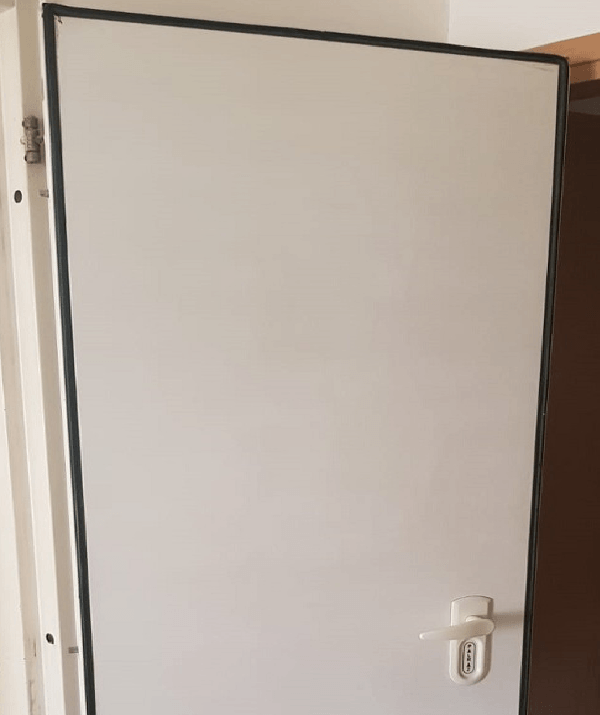 תיקון של דלת בממד